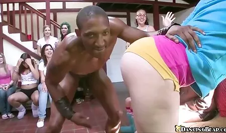 Estrella del peru cholo xxx porno a la luz de la Lude espectáculo con los hombres.