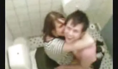 Dos chicas de iquitos xxx perras a medias hace un hombre calvo