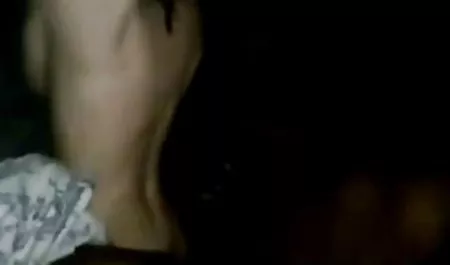 Sexo en primera xnxx perú persona con una morena en medias