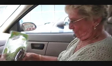 Una mujer se mira videos pornos en el peru en el trío podría masturbarse con una vagina
