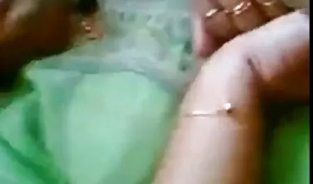 Una joven pareja leche 69 peru va a dar un paseo