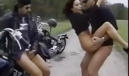 Lamiendo el coño jugoso rubia venecas xxx en peru