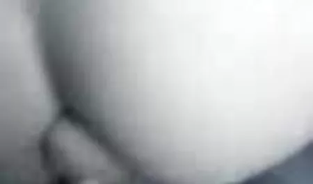 Juguete en el xxx huacho coño dedo en el culo
